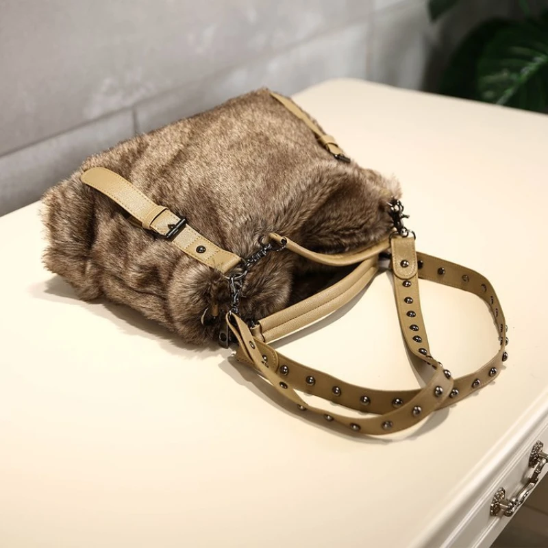 Sac à main en velours de laine - Women Bags Guess avis et prix