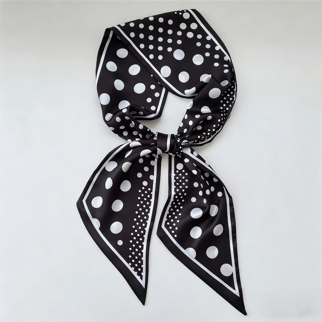Foulard en soie à motif vague  - Women Bags Branded avis et prix
