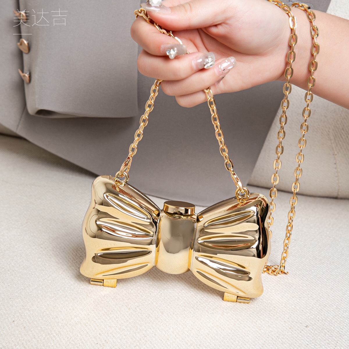 Mini pochette rigide en métal  - Mini Purse Chain avis et prix